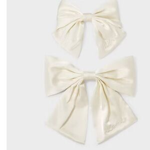 🎀Mommy and Me Hair Bow Set from A New Day Off White Special Day occasion 🎀